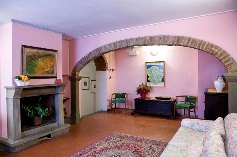 Hotel Borgo Antico Бибиена Екстериор снимка