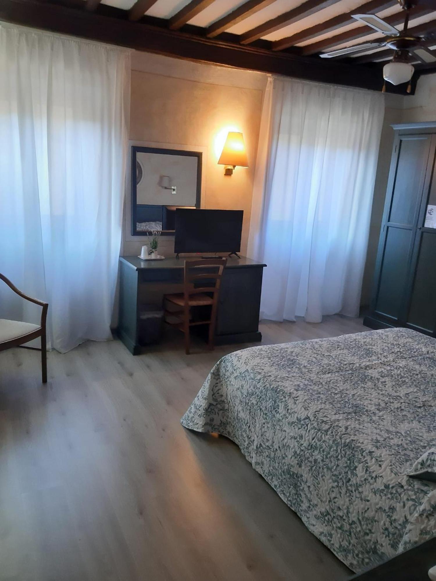 Hotel Borgo Antico Бибиена Екстериор снимка