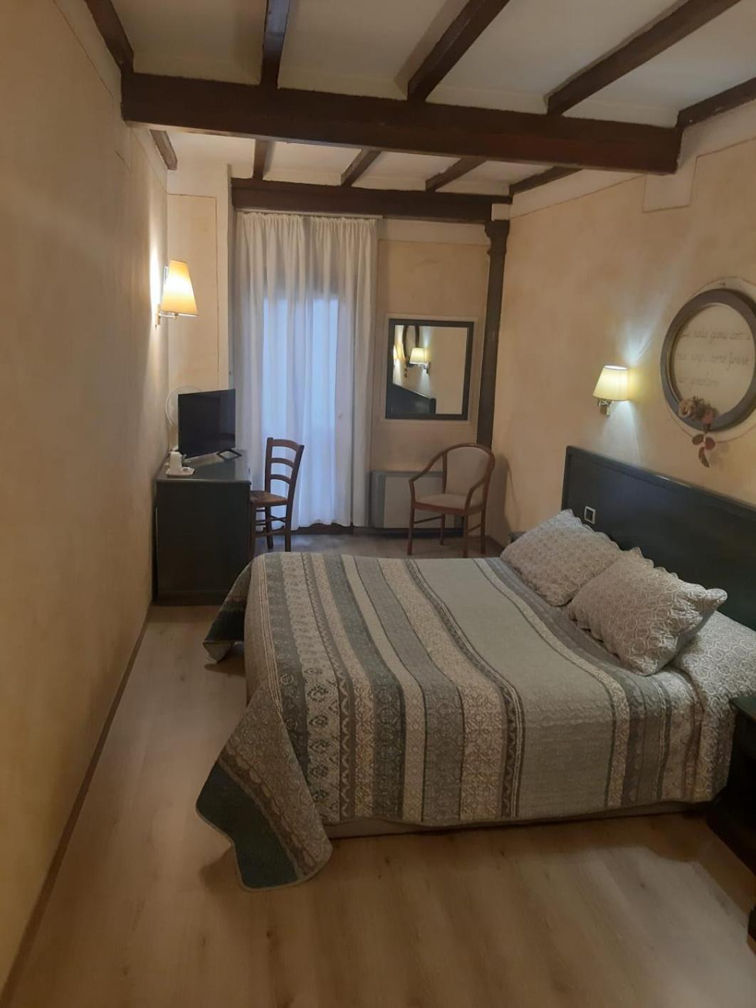 Hotel Borgo Antico Бибиена Екстериор снимка