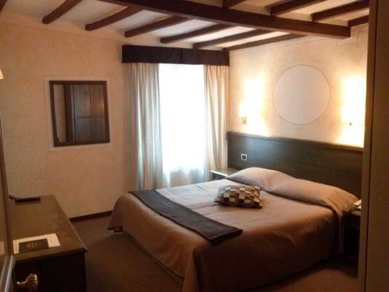 Hotel Borgo Antico Бибиена Екстериор снимка