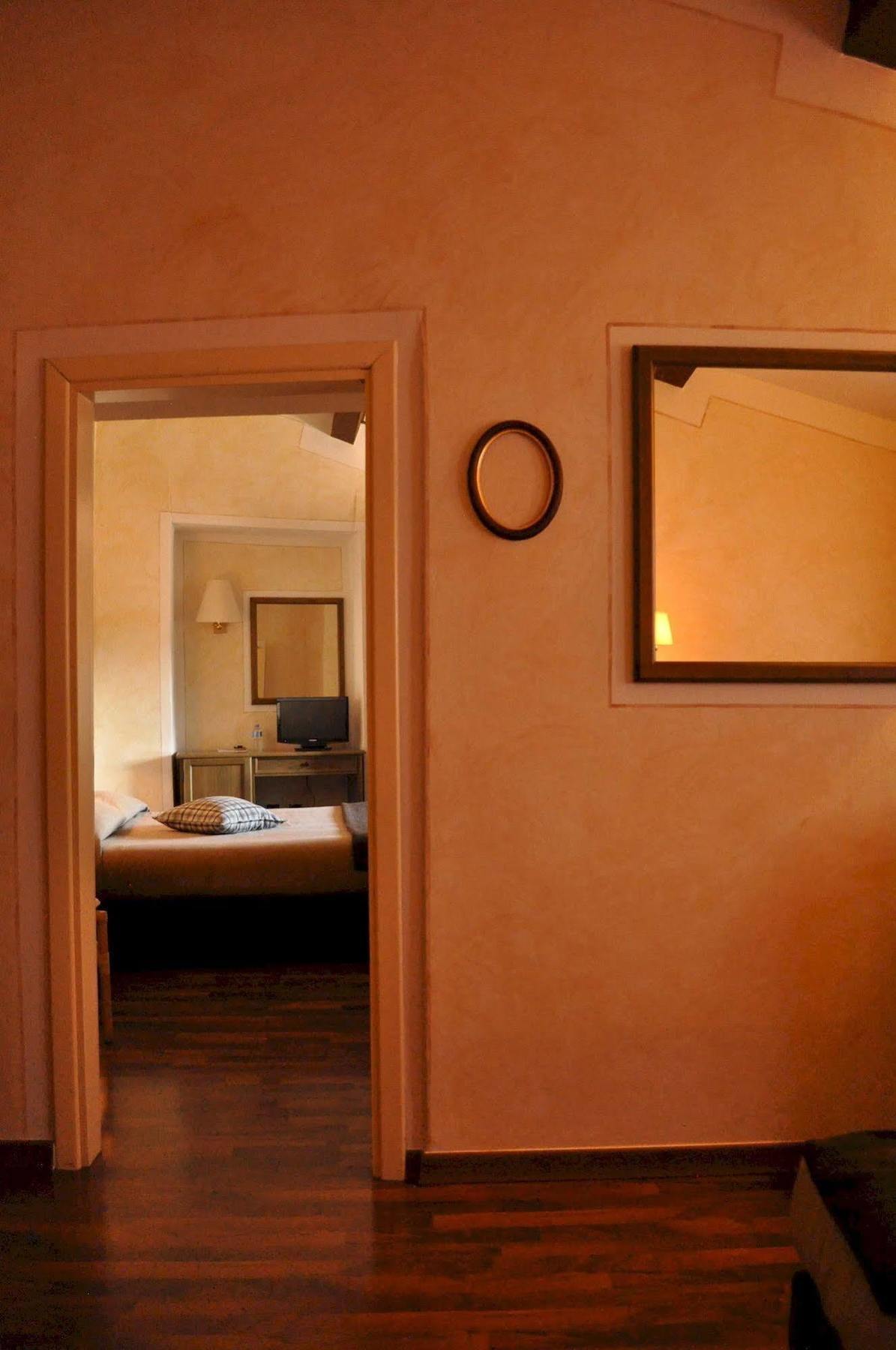 Hotel Borgo Antico Бибиена Екстериор снимка